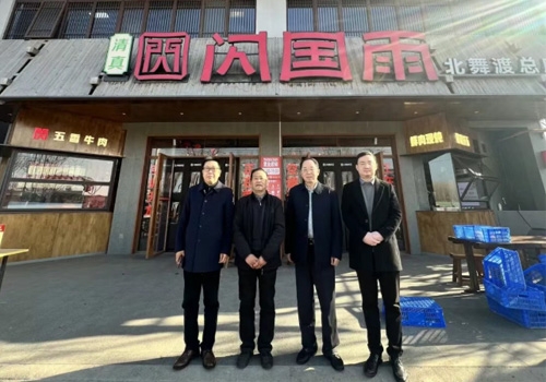 郑州马吉尔食品有限公司与河南省豫菜文化钻研会胡辣汤专业委员会一行，走进北舞渡闪国雨胡辣汤总店！